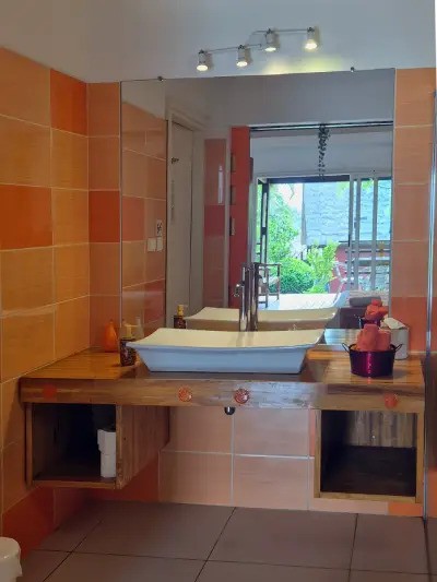 chambre salle de bain orange 1