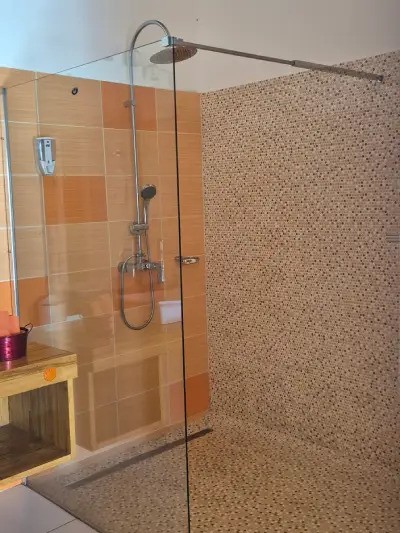 chambre salle de bain orange 2
